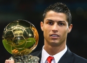 开云棋牌游戏-火力全开！丹麦高效压制波兰，库尔图瓦神扑定乾坤