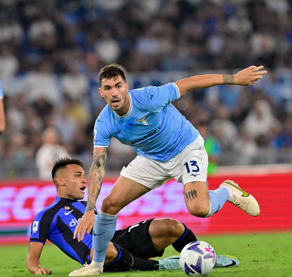 拉齐奥客场惊险获胜，继续保持领先位置