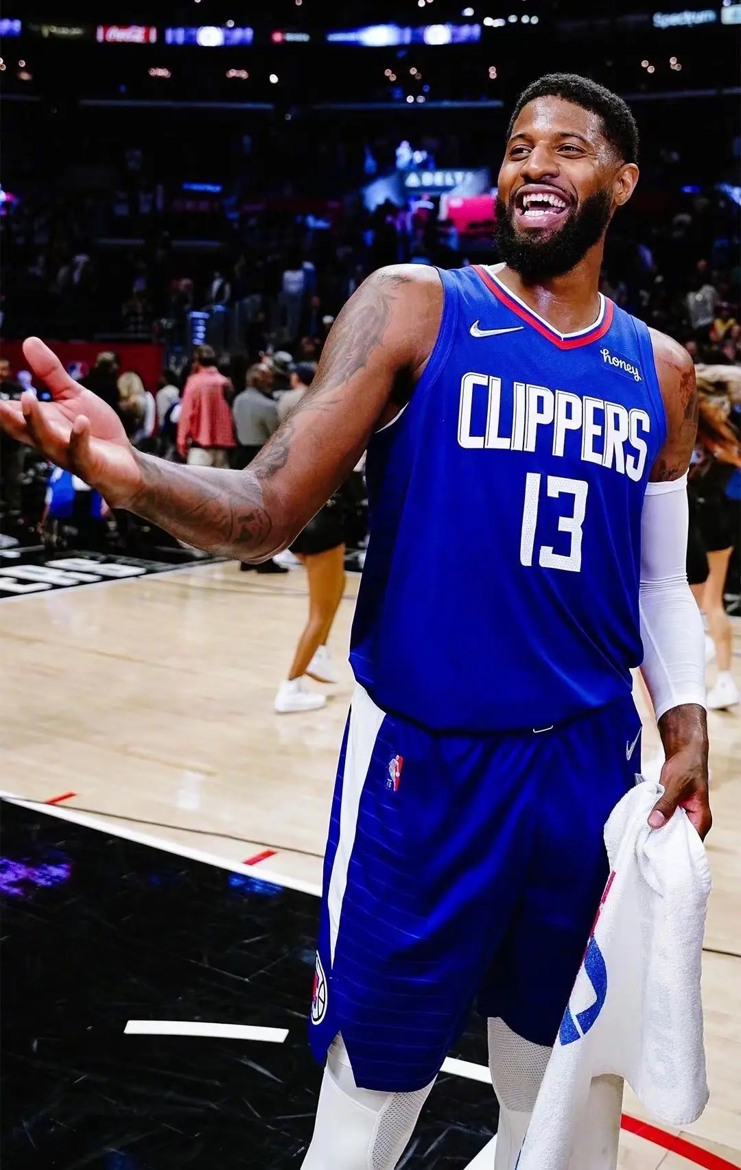 关于奇才轻取快船，乔治·希尔完成帽子戏法的信息