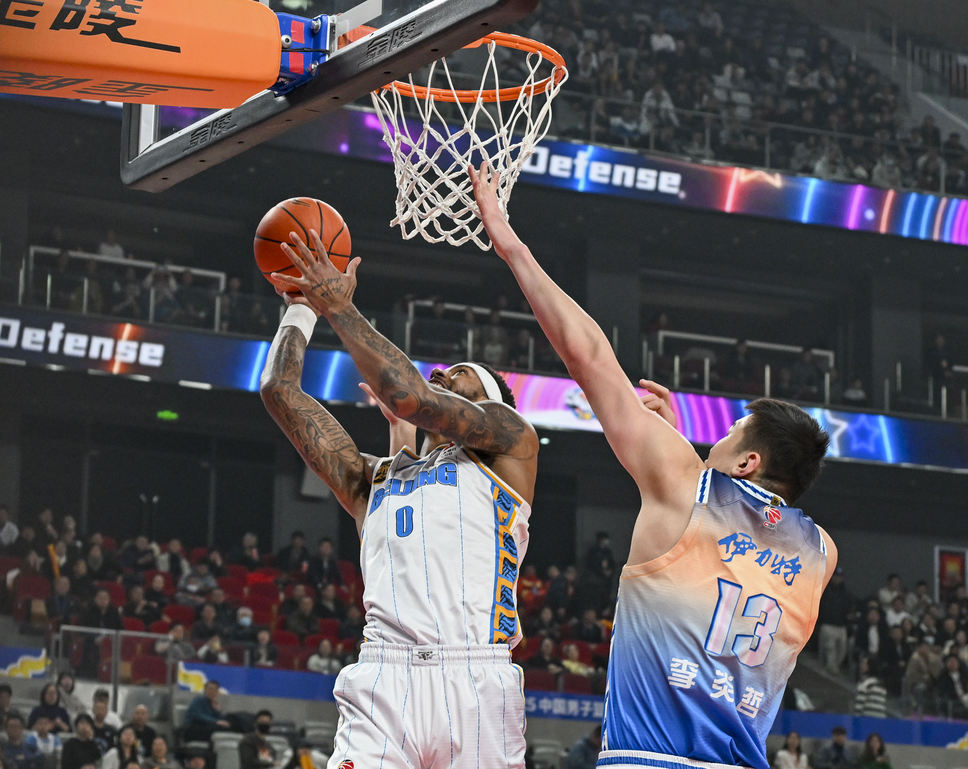 关于经典对决再现，篮球职业联赛对阵势均力敌的信息