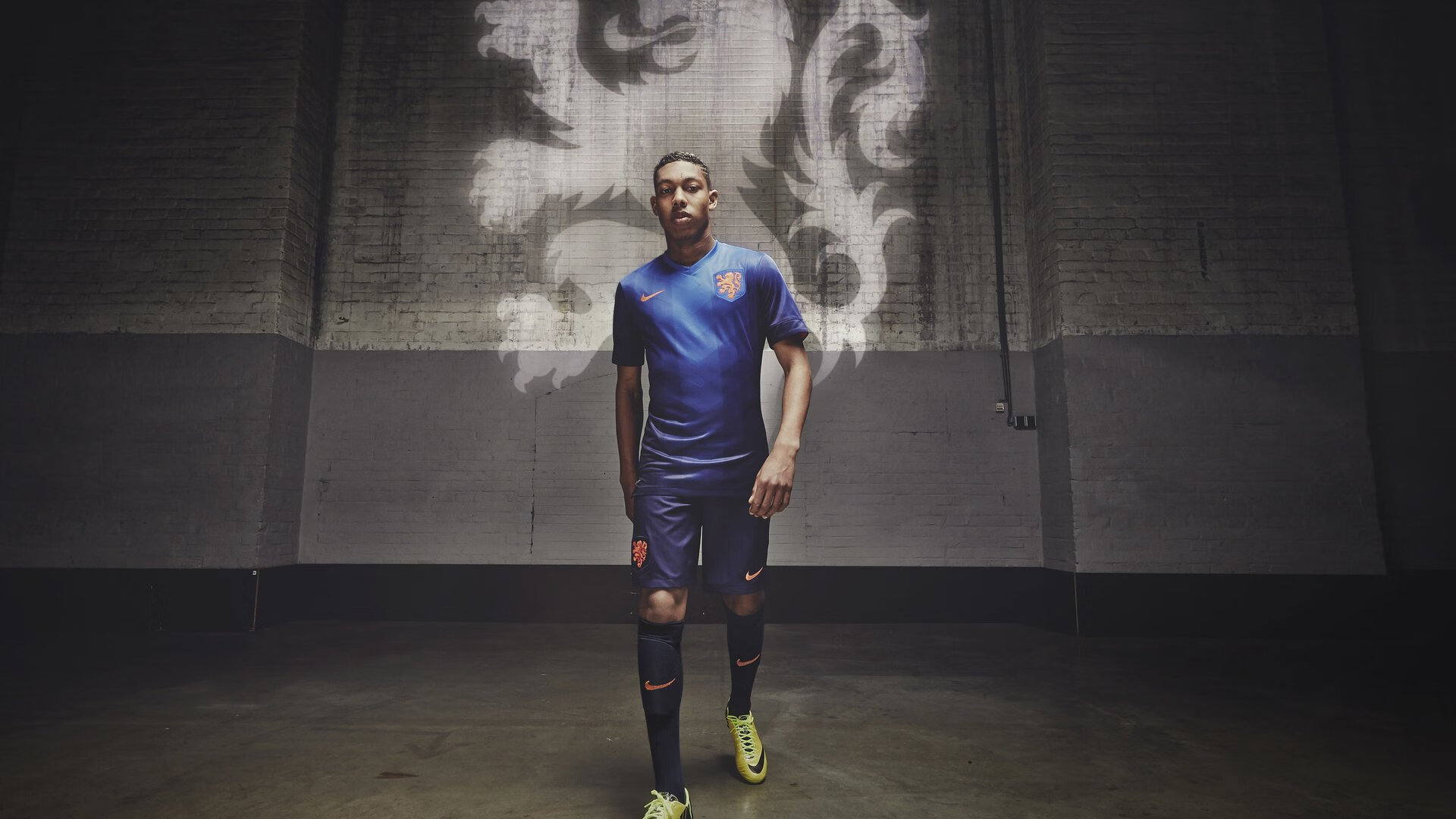 从加拉加斯到那不勒斯，巴斯托尼如何用存在感哲学终结一场足球战争