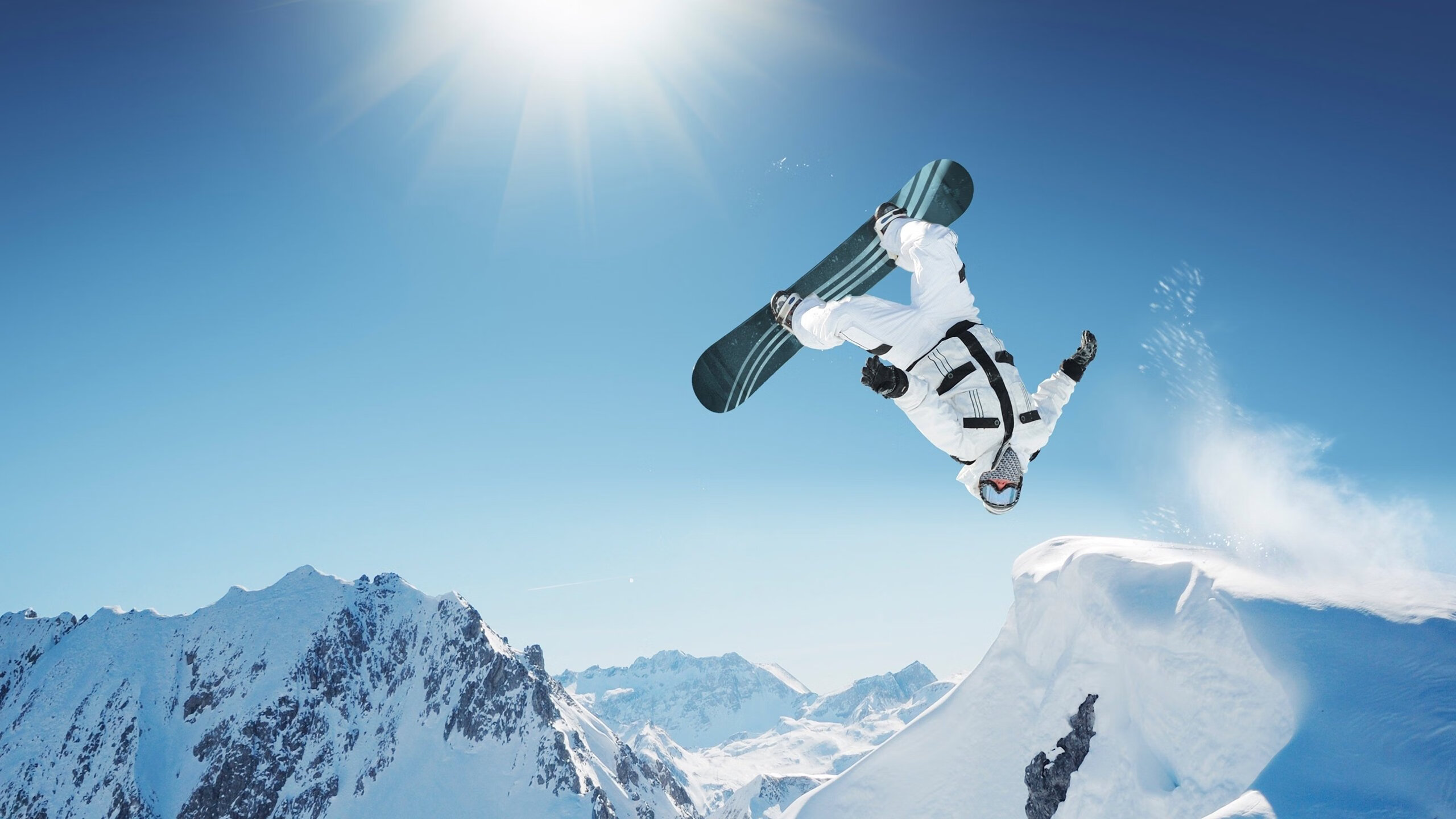 突尼斯对阵英格兰，奥纳纳存在感拉满，门将如何成为比赛焦点